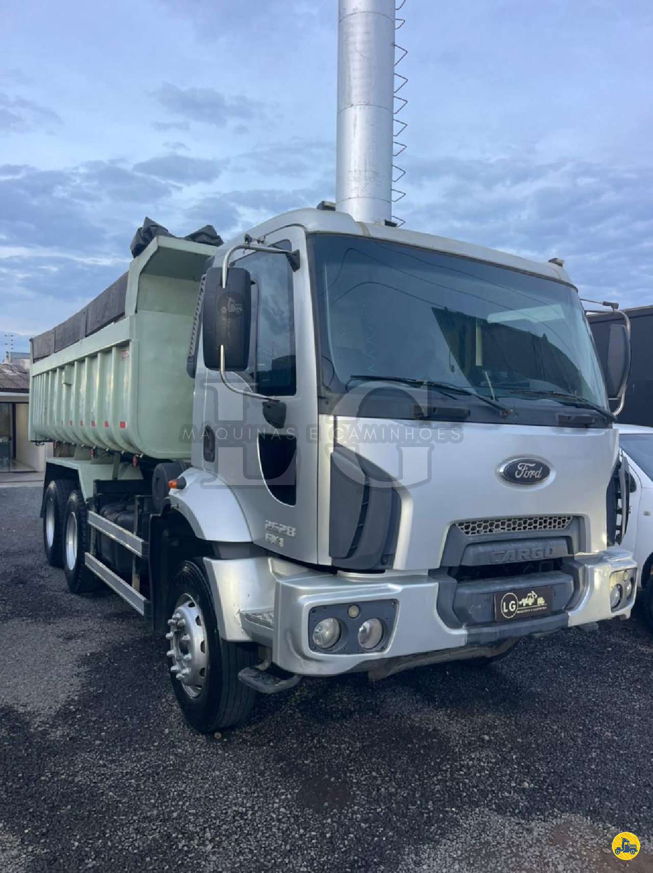 CAMINHAO FORD CARGO 2628 Caçamba Basculante Truck 6x4 LG Máquinas e Caminhões SUMARE SÃO PAULO SP